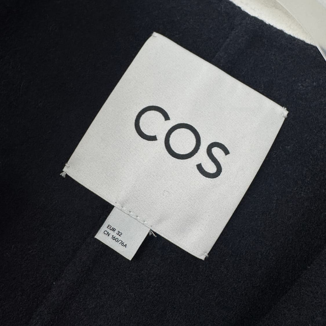 코스 COS 슬리브리스 브이넥 원피스 상품이미지5