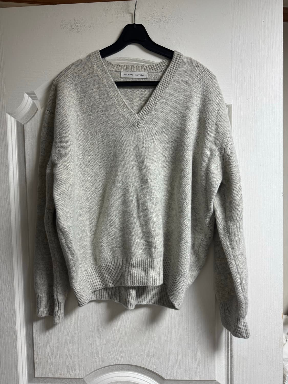 문달 브이넥니트 24 Deep V-neck Knit in 멜란지그레이 M 상품이미지4