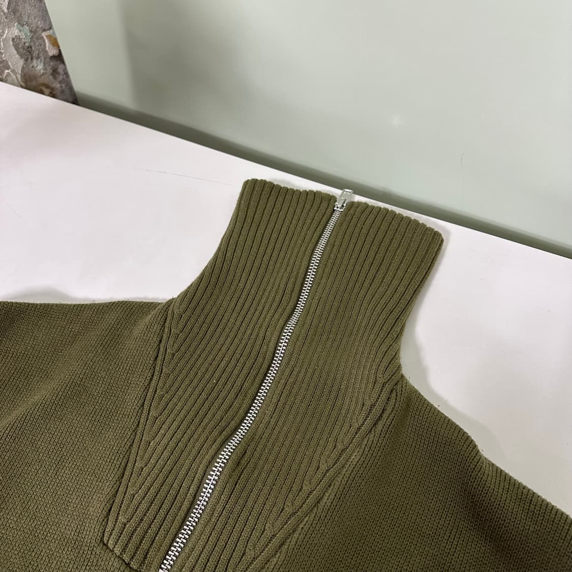 우먼FREE 자라 카키 투포켓 하이넥 반집업니트 상품이미지4