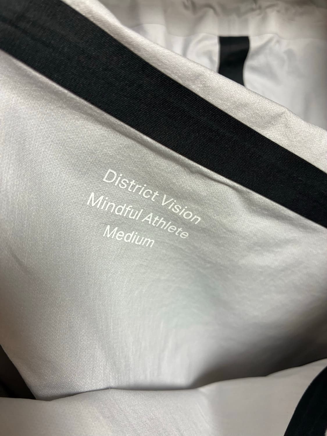 디스트릭트비전 바람막이 상품이미지2