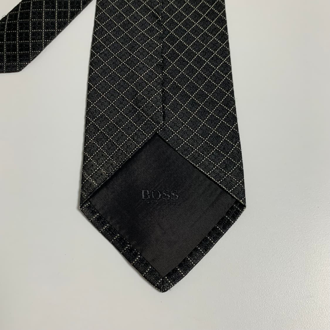 휴고보스(HUGO BOSS) 명품 블랙컬러 체크넥타이 100실크 A등급 상품이미지5