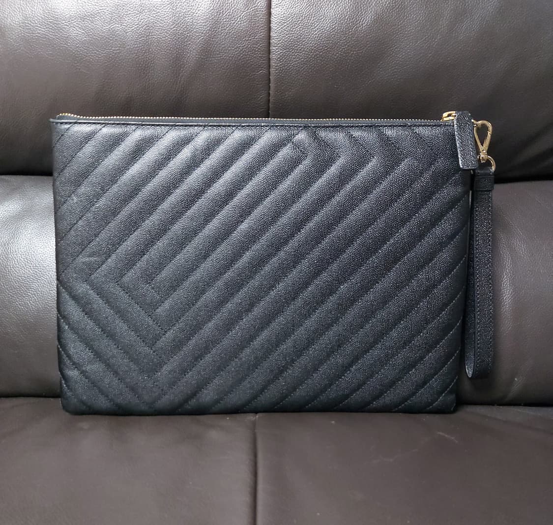 루이까또즈 L 퀼팅 라지 클러치백 블랙

 상품이미지2