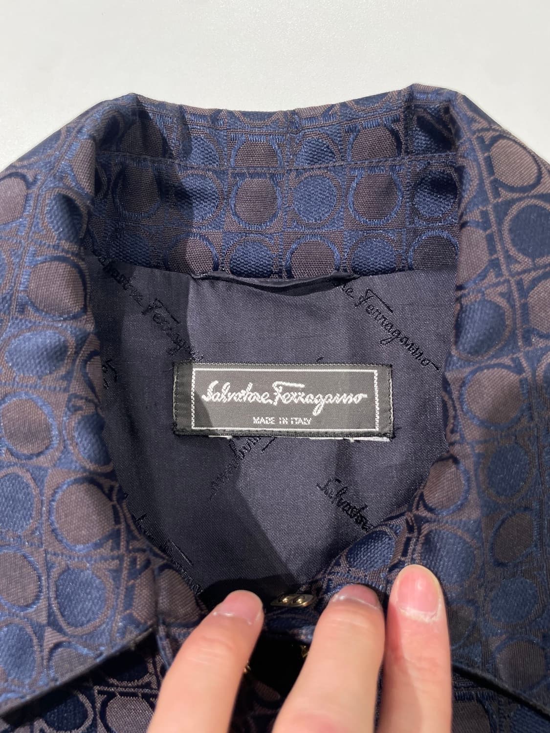 살바토레 페라가모 투 톤 모노그램 간치니 숏 코트 상품이미지7