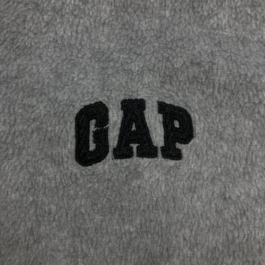 GAP 그레이 컬러 스몰 로고 반집업 플리스 상품이미지2