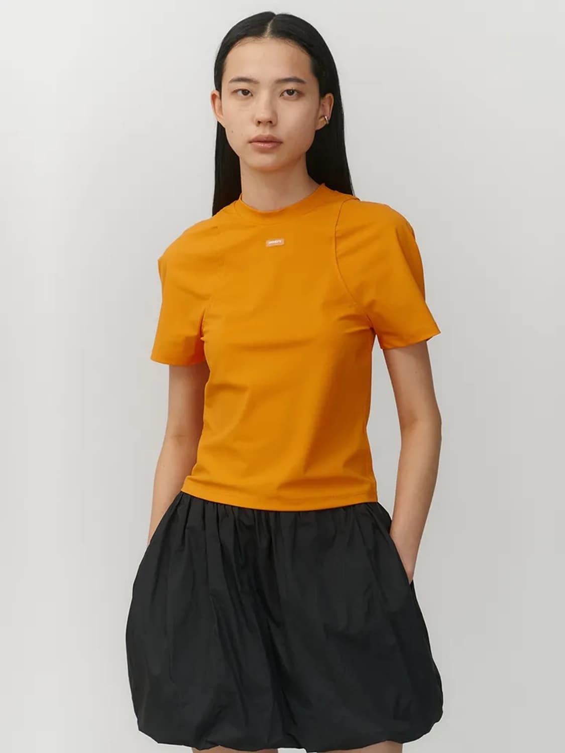 아모멘토 슬림핏 로고 탑 상품이미지1