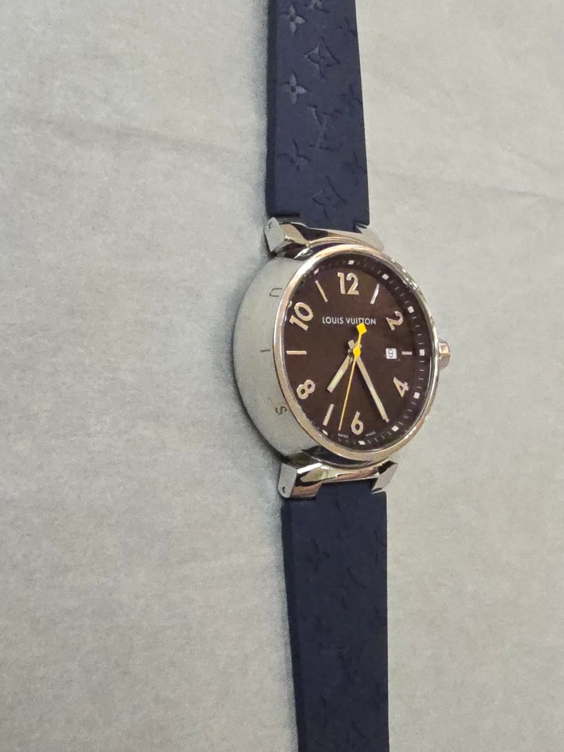 루이비통 땅부르 시계 판매합니다 39mm
다크 브라운 다이얼 상품이미지3