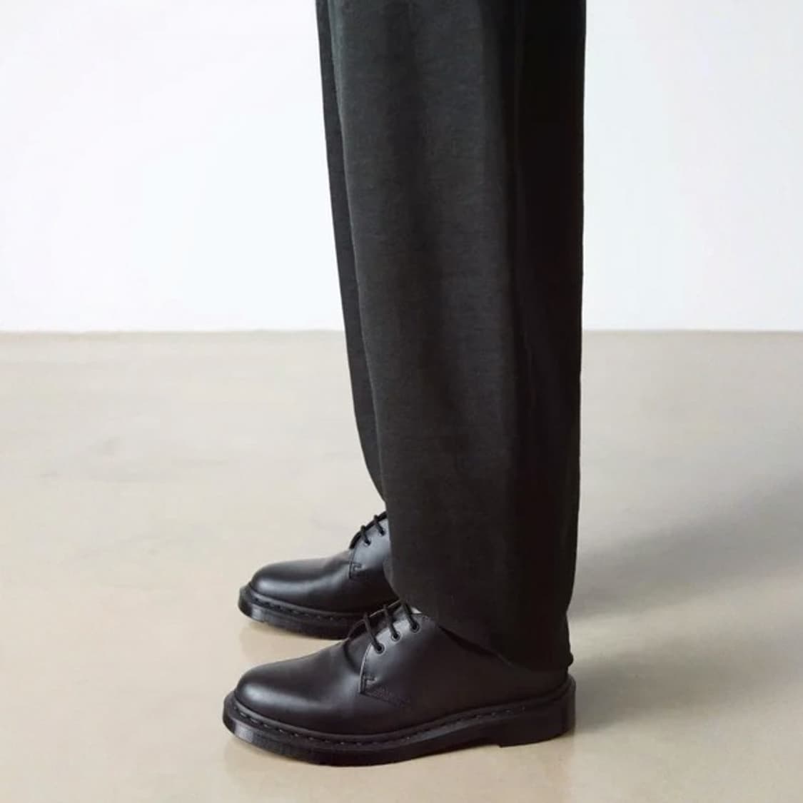 닥터마틴 1461 모노 블랙 - 250 (US7)  DR.MARTENS 상품이미지2