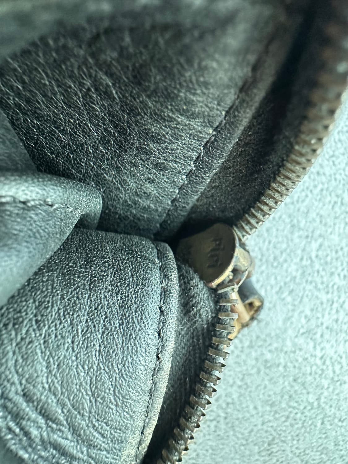 셀린느 트리옹프 레더 지갑 상품이미지10