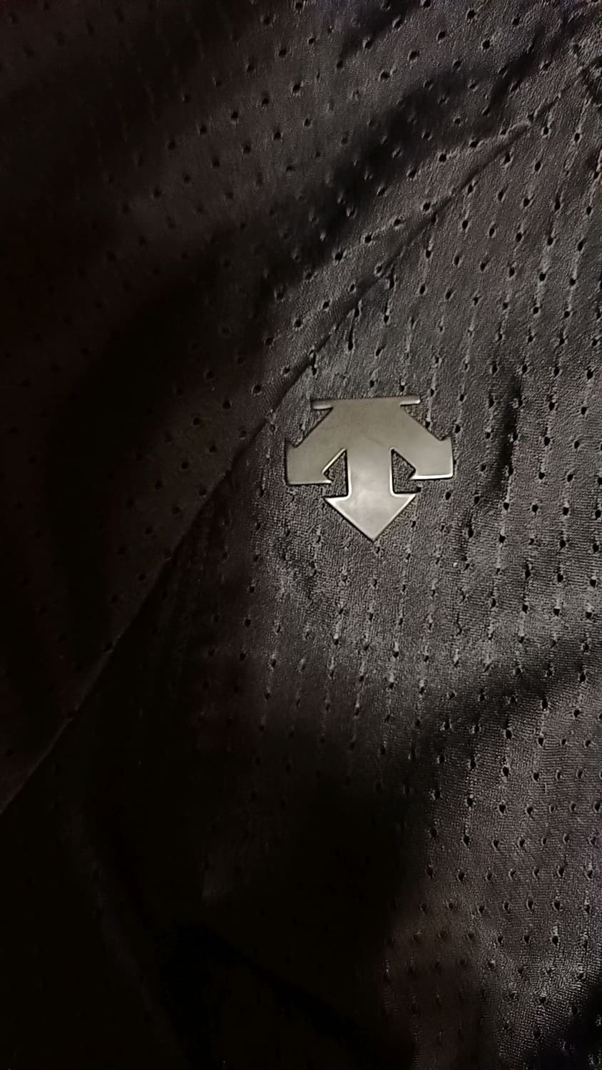 데상트 냉감기능성 메쉬집업 실측80 여성44 가슴40 기장55 상품이미지3