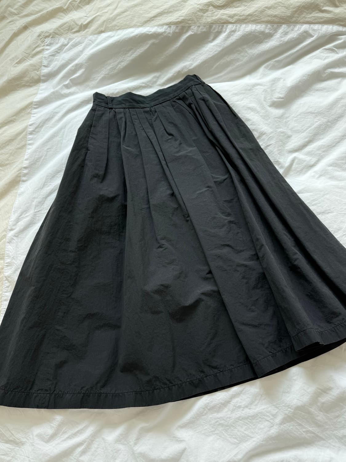 앤유 시그니처 블랙 플레어 롱 스커트 상품이미지8