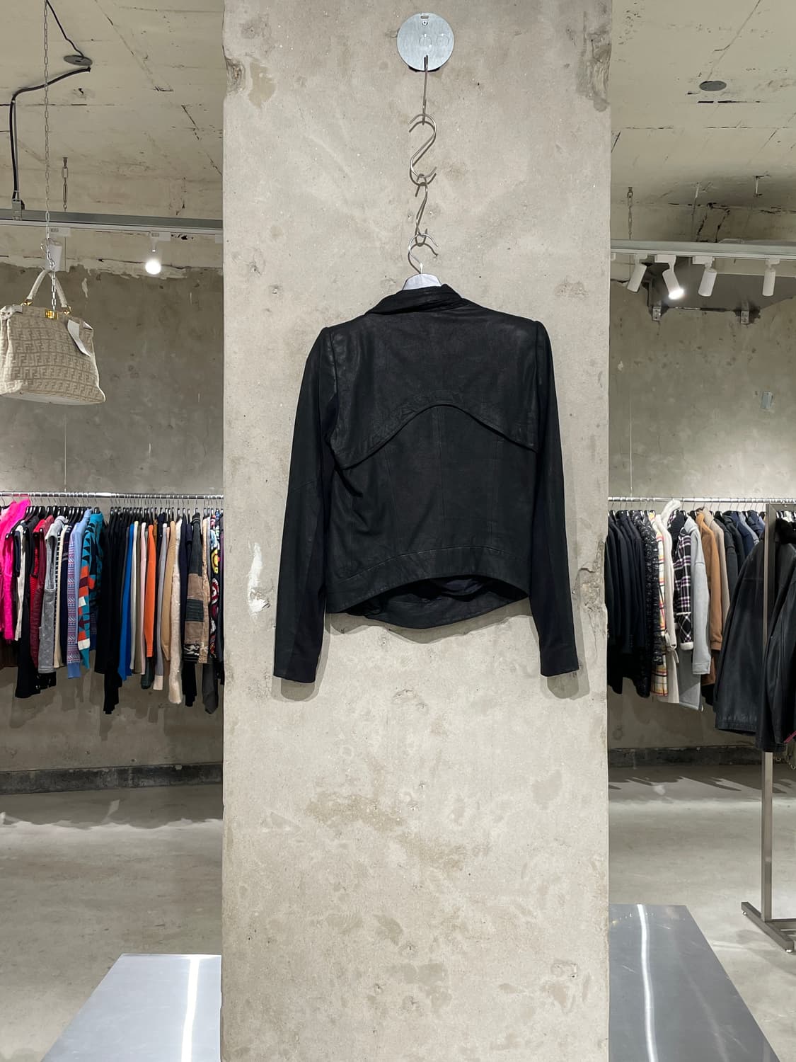 헬무트랭 블랙 드레이프 펀칭 레더 자켓 상품이미지6