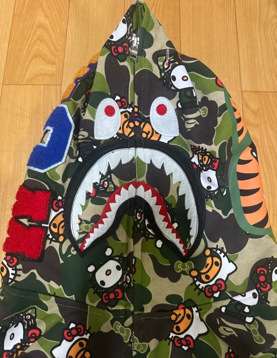 헬로키티 베이프 후드집업 상품이미지3