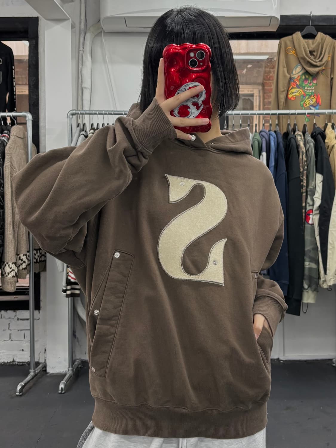 세터 아플리케 리벳 후드티 상품이미지1