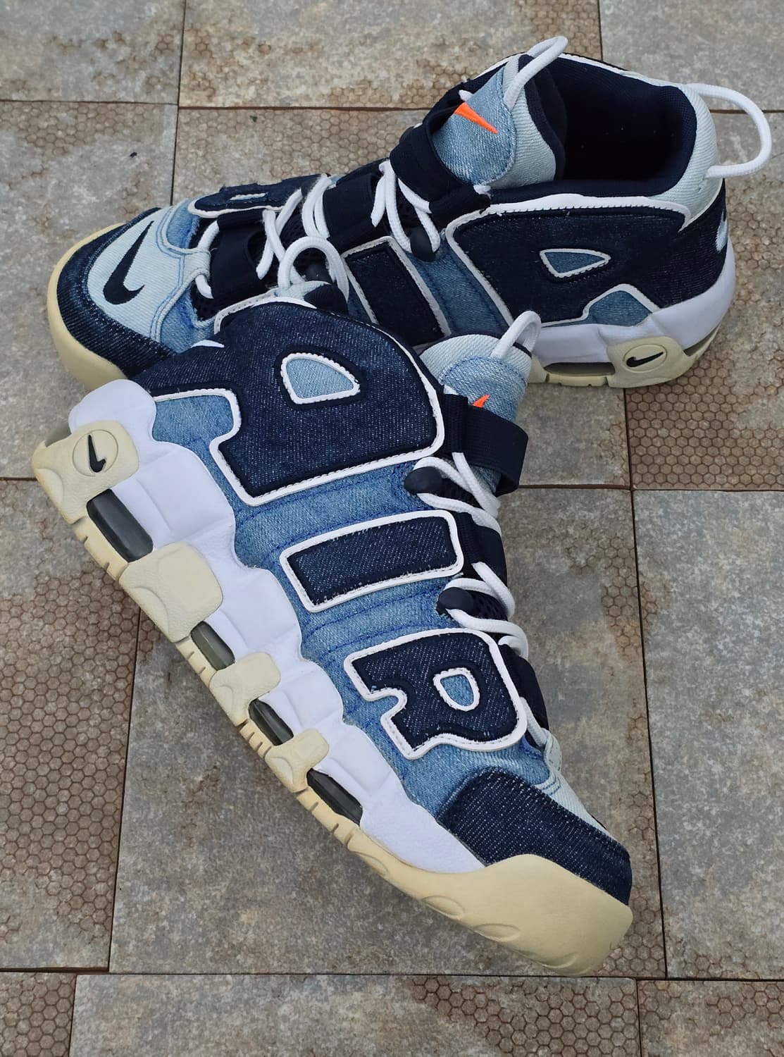 (260)나이키 에어 모어 업템포 96 데님 상품이미지4