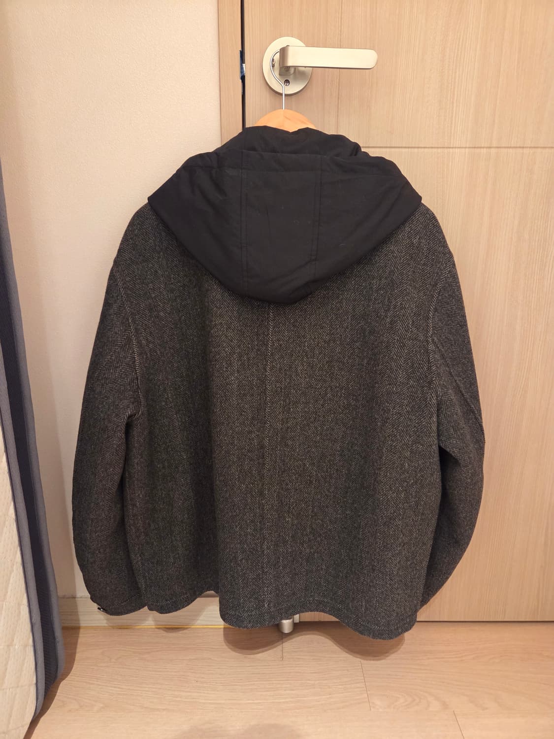 클럽모나코 25fw 울후드 디테처블 점퍼 상품이미지3