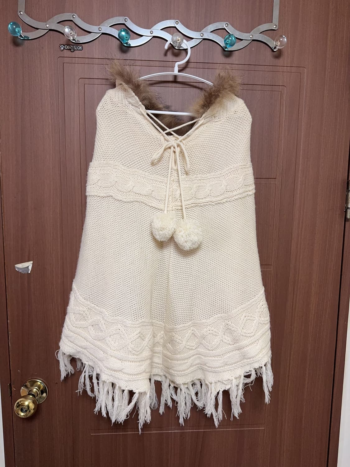 모리걸 하구미 일본 빈티지 아이보리 니트 폼폼 태슬 퍼 케이프 판쵸 상품이미지1