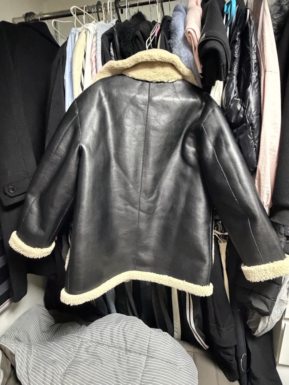 무신사스탠다드우먼 리버서블 신세틱 레더 시어링 하프코트 s 상품이미지6