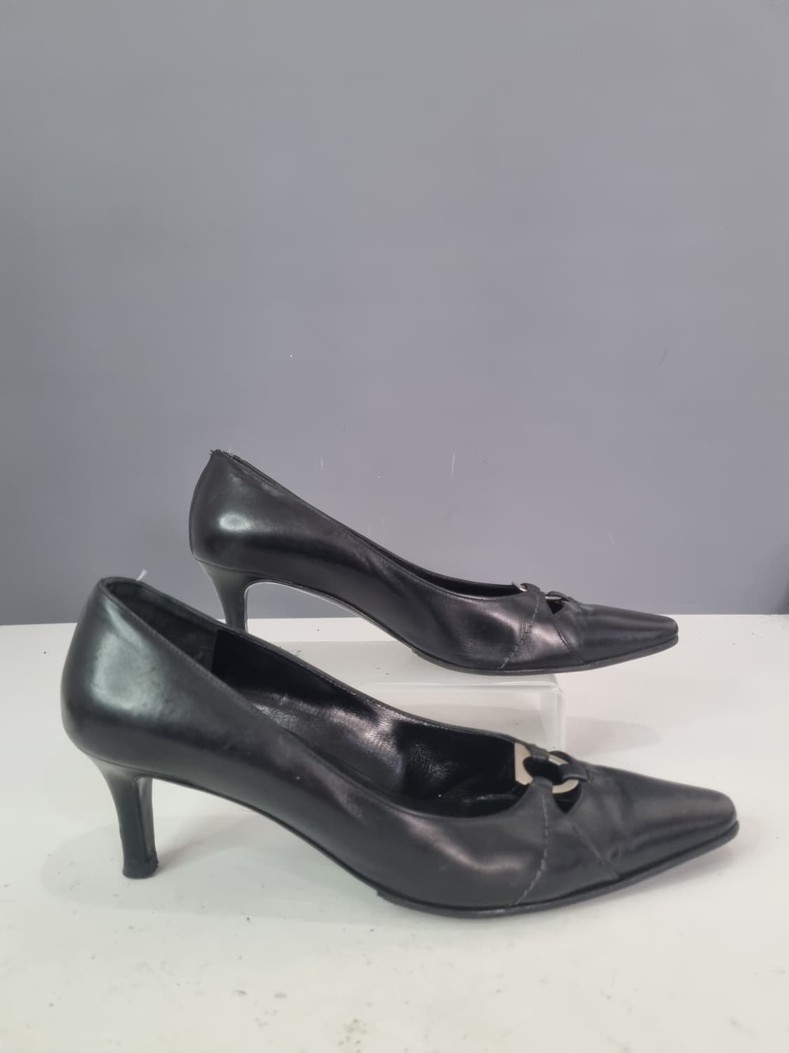 6 페라가모 실버버클 힐 상품이미지1