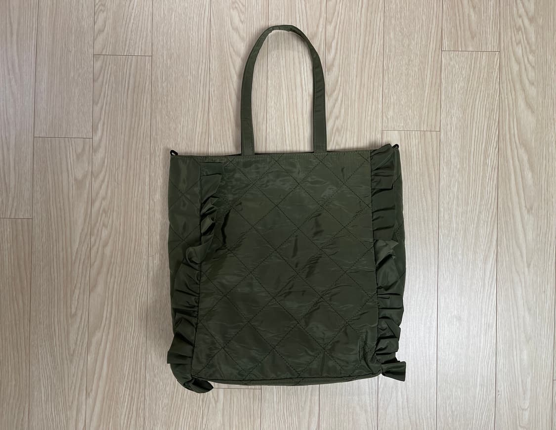 프릭스스토어 x 아웃도어 프로덕트 퀄팅 프릴 토트백 상품이미지2