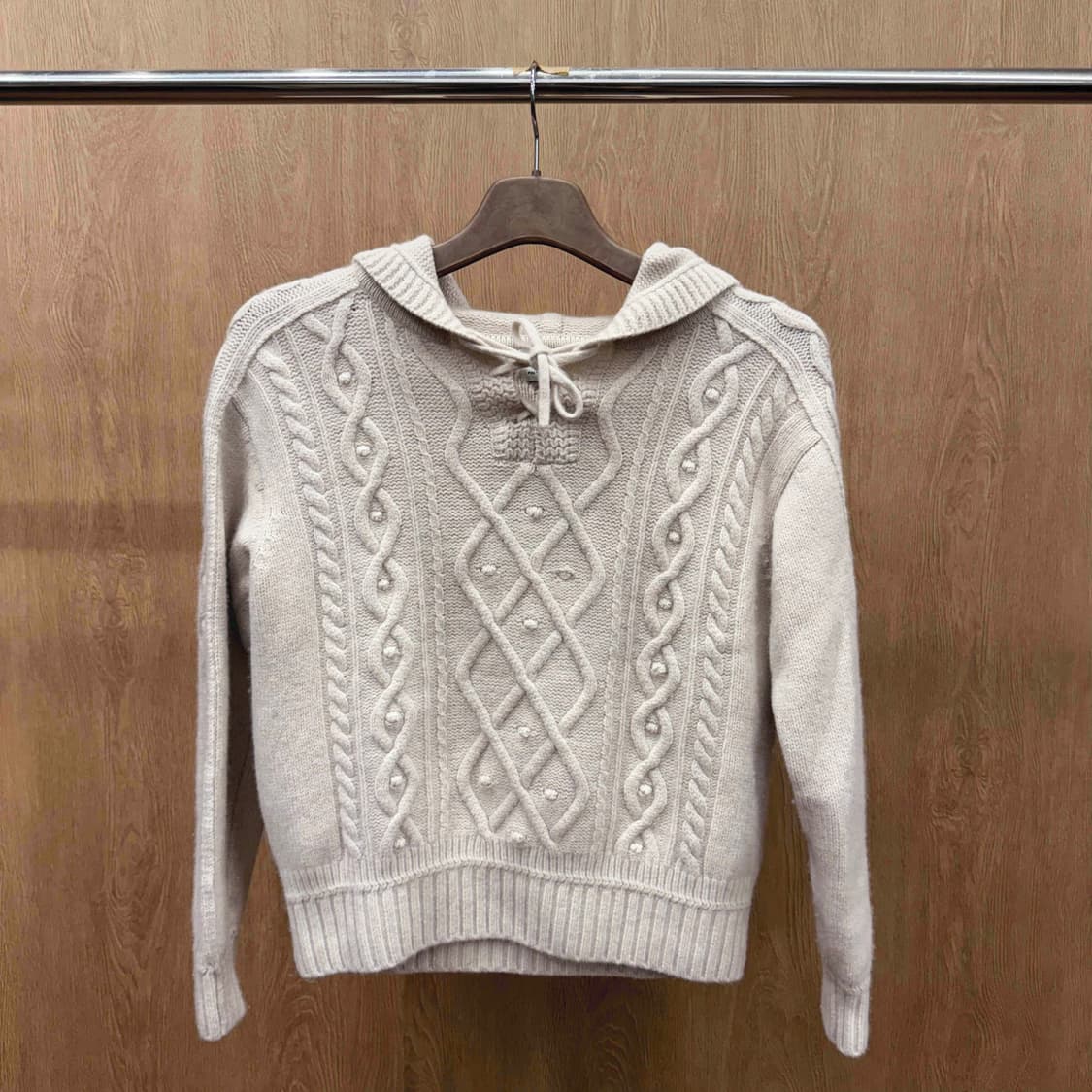 타임 케이블 니트 후드 리본 스트링 넥 디테일 크롭 연핑크 상품이미지2