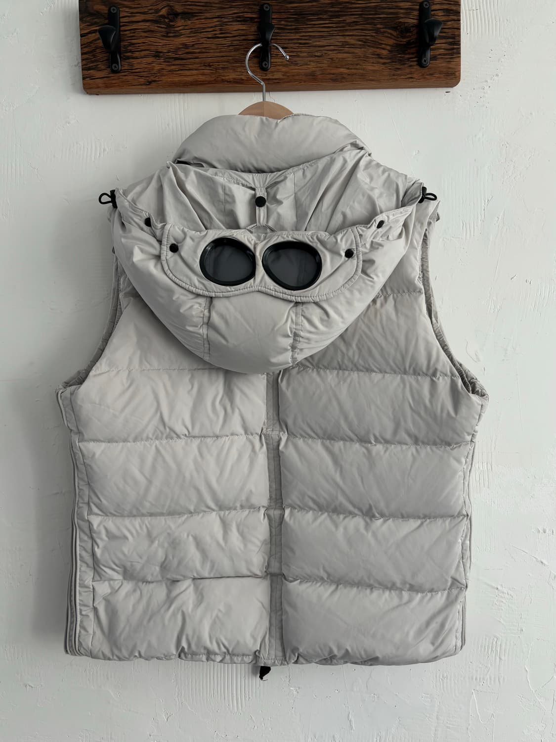 CP 컴퍼니 그레이 고글 구스다운 베스트 상품이미지9