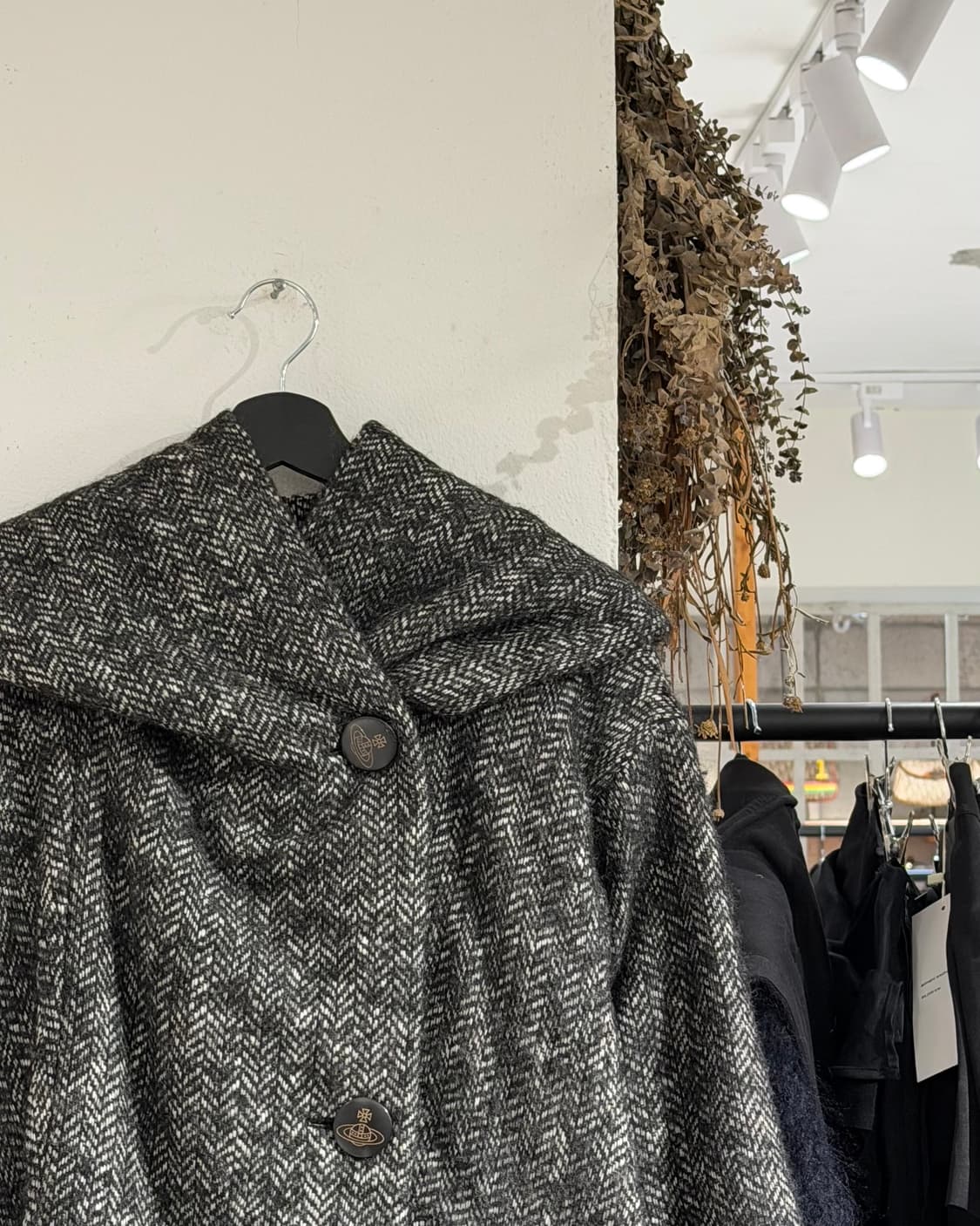 비비안웨스트우드 그레이 헤링본 울 숄 코트 상품이미지3