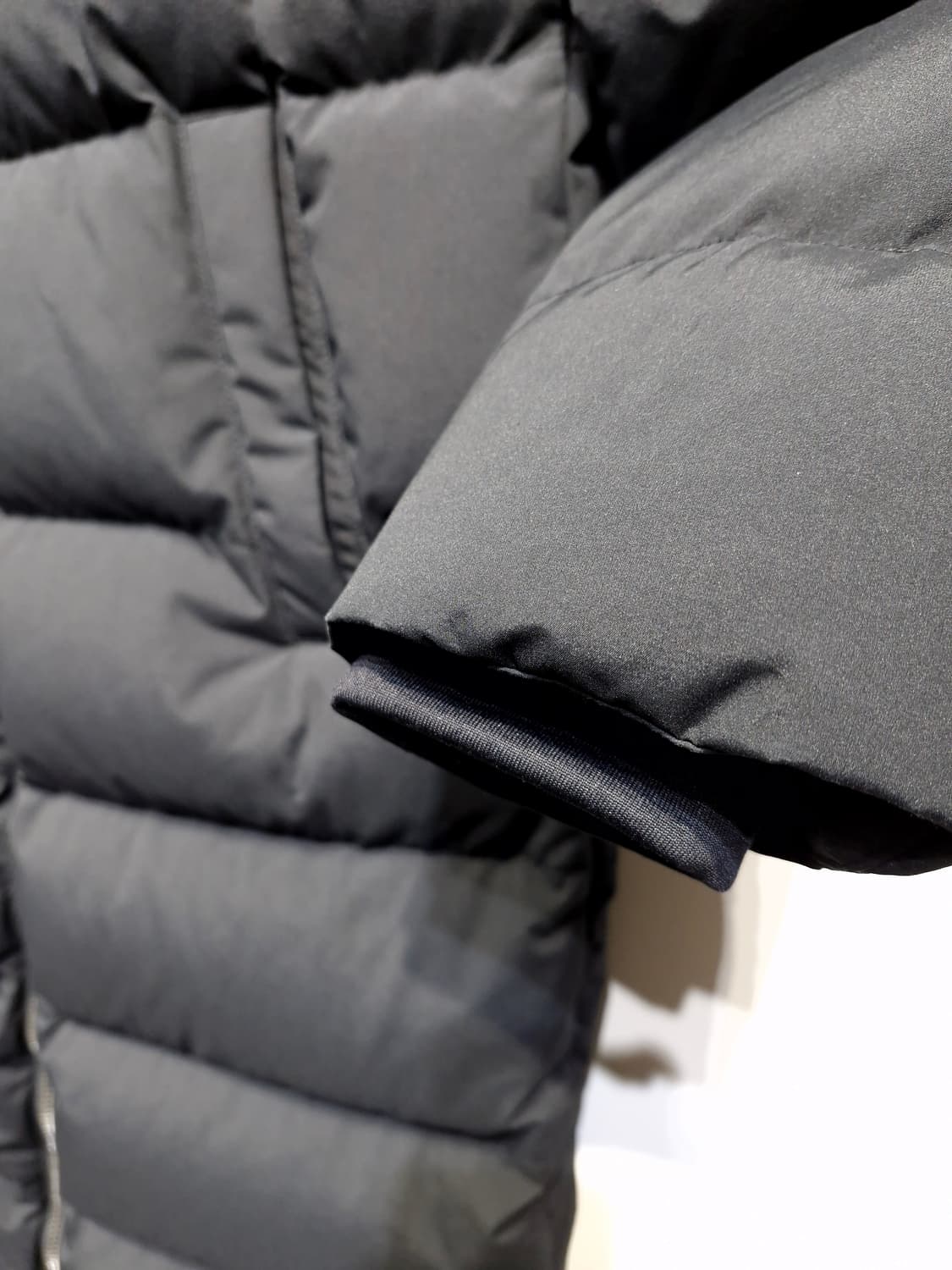 디스커버리 벨티드 라쿤퍼 후드 구스다운 롱패딩(95) 상품이미지6