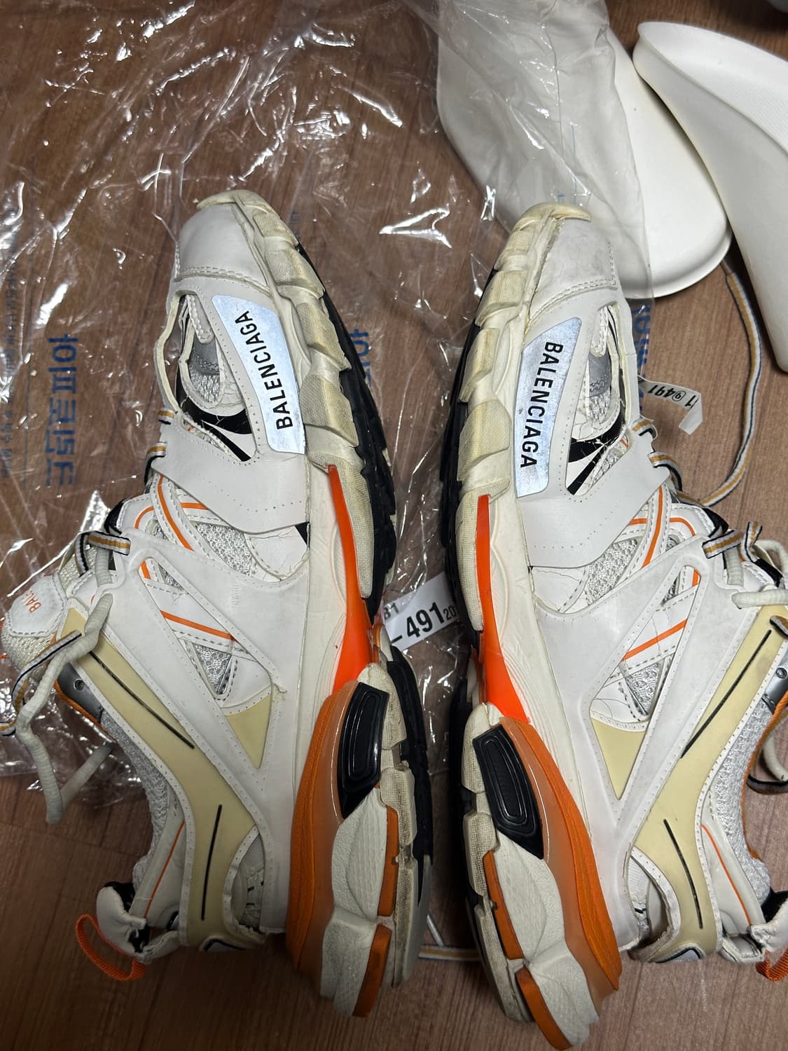 발렌시아가 트랙 스니커즈 흰주 40사이즈 260 상품이미지1