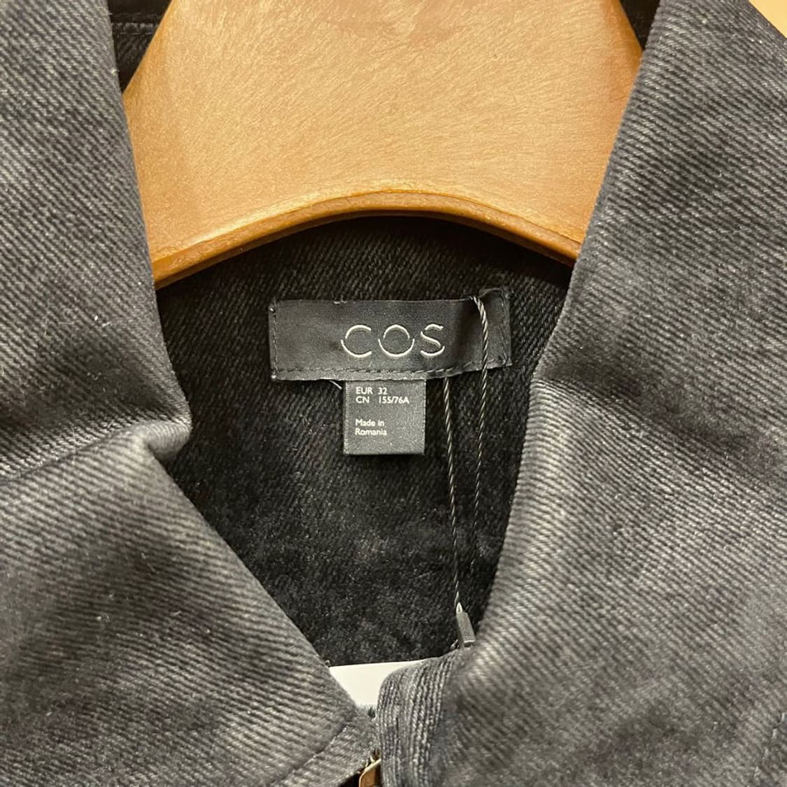 코스 스웨이드 데님 크롭 자켓 싱글 포켓 버튼 커프스 디테일 블랙 상품이미지6