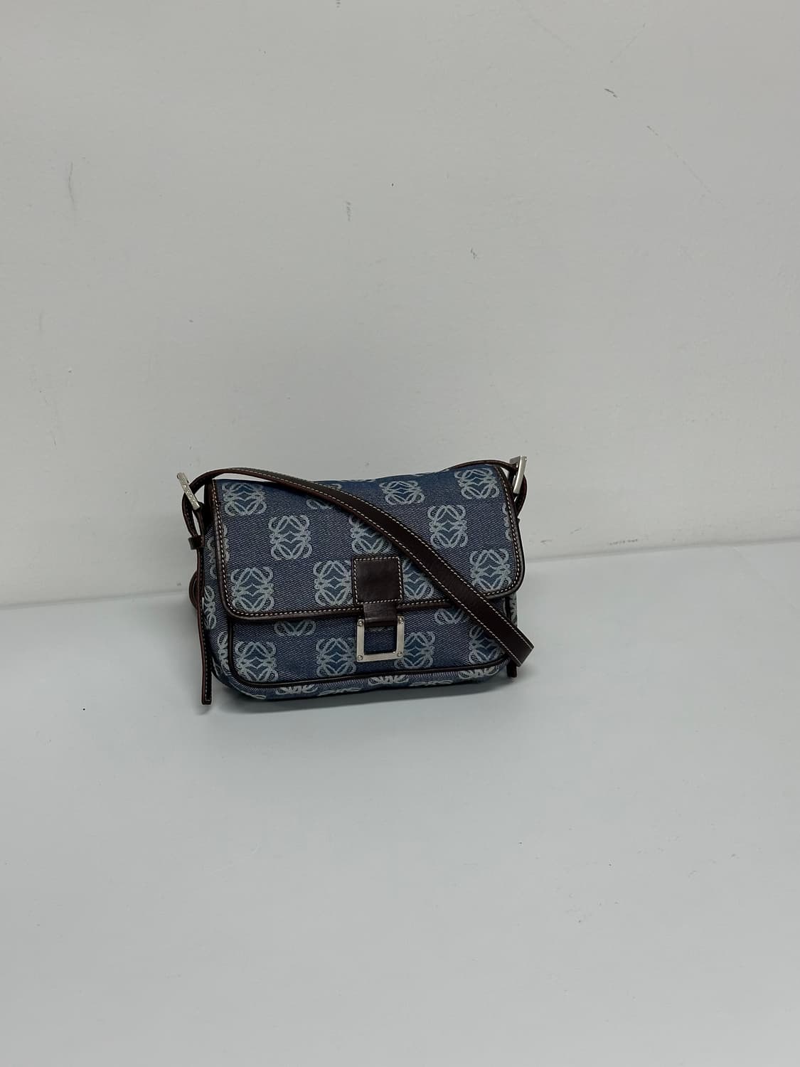 로에베 아나그램 로고 데님 캔버스 미니백 크로스백 상품이미지2