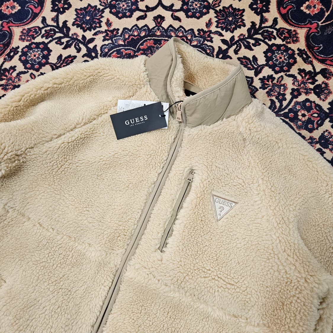 (새상품) 게스(GUESS) 21FW 시그니쳐 패치 롱 뽀글이 자켓 L 상품이미지3