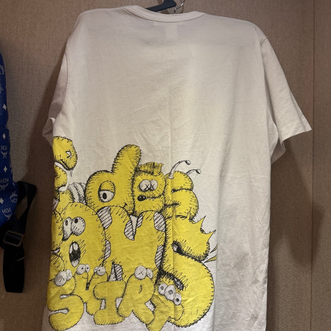 꼼데가르송 kaws 콜라보 티셔츠 상품이미지2