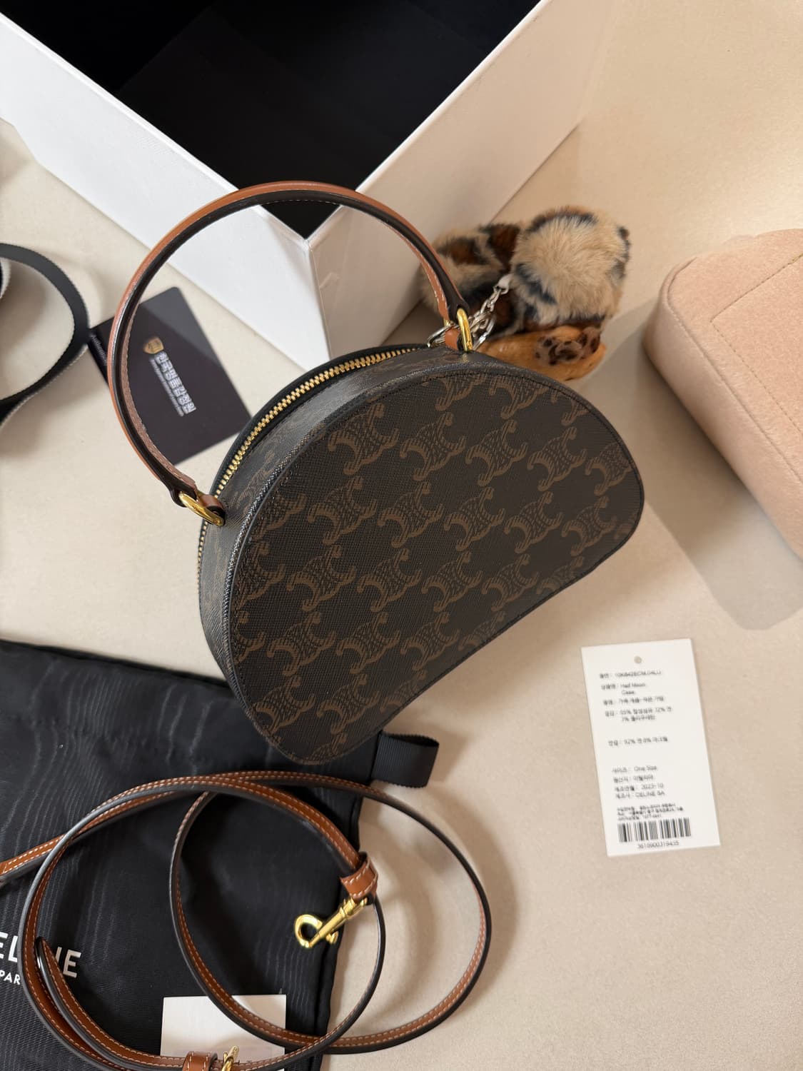 정품 셀린느 하프문 케이스 상품이미지3