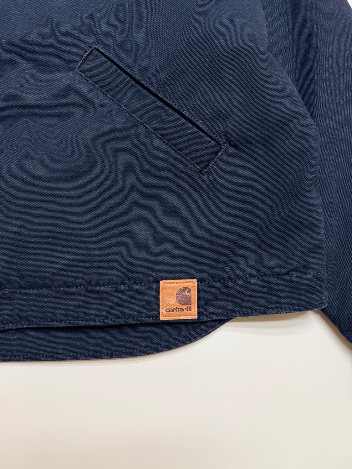 칼하트 덕다운 액티브 후드 워크자켓 검정 상품이미지4