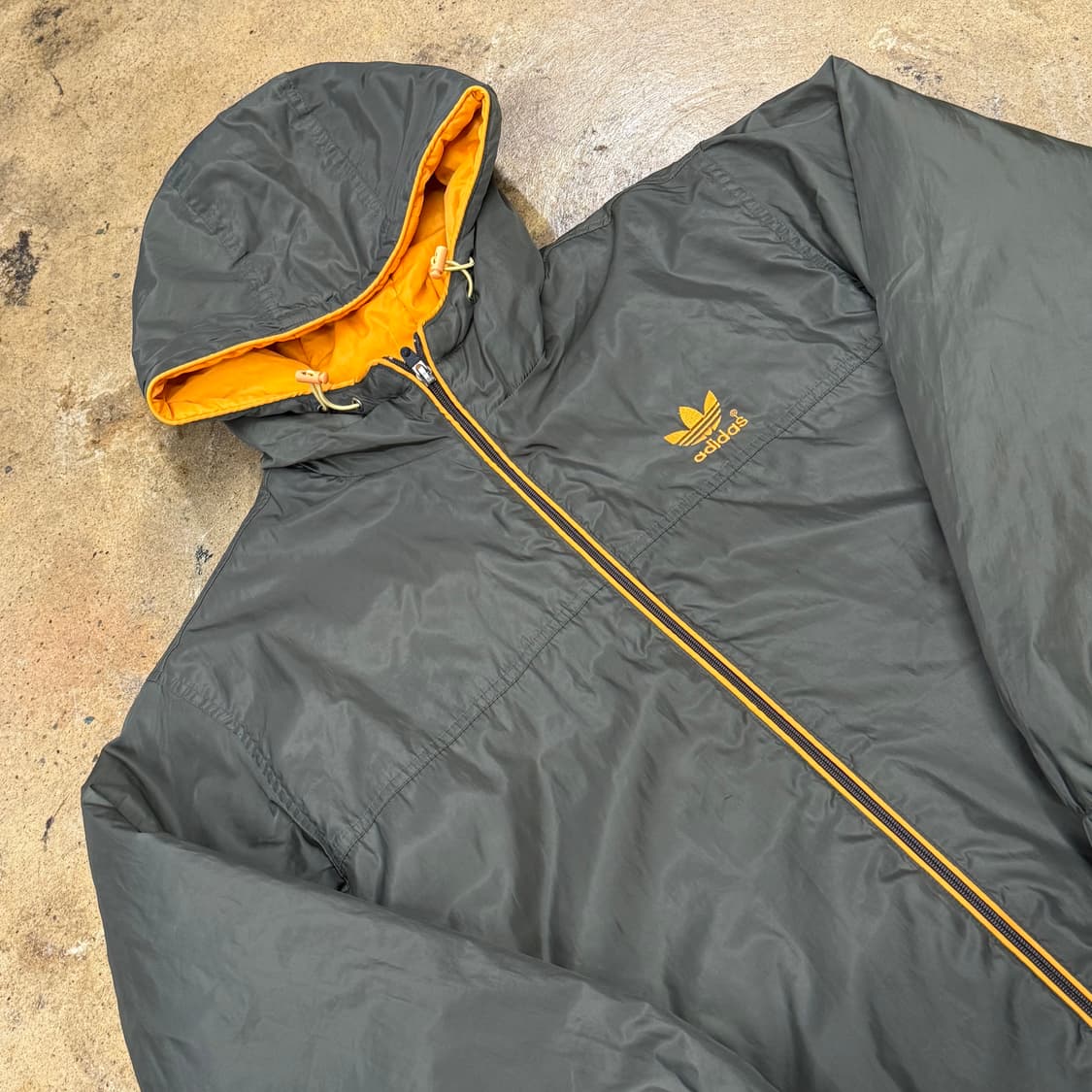 아디다스 카키 오렌지 숏패딩 95 상품이미지1