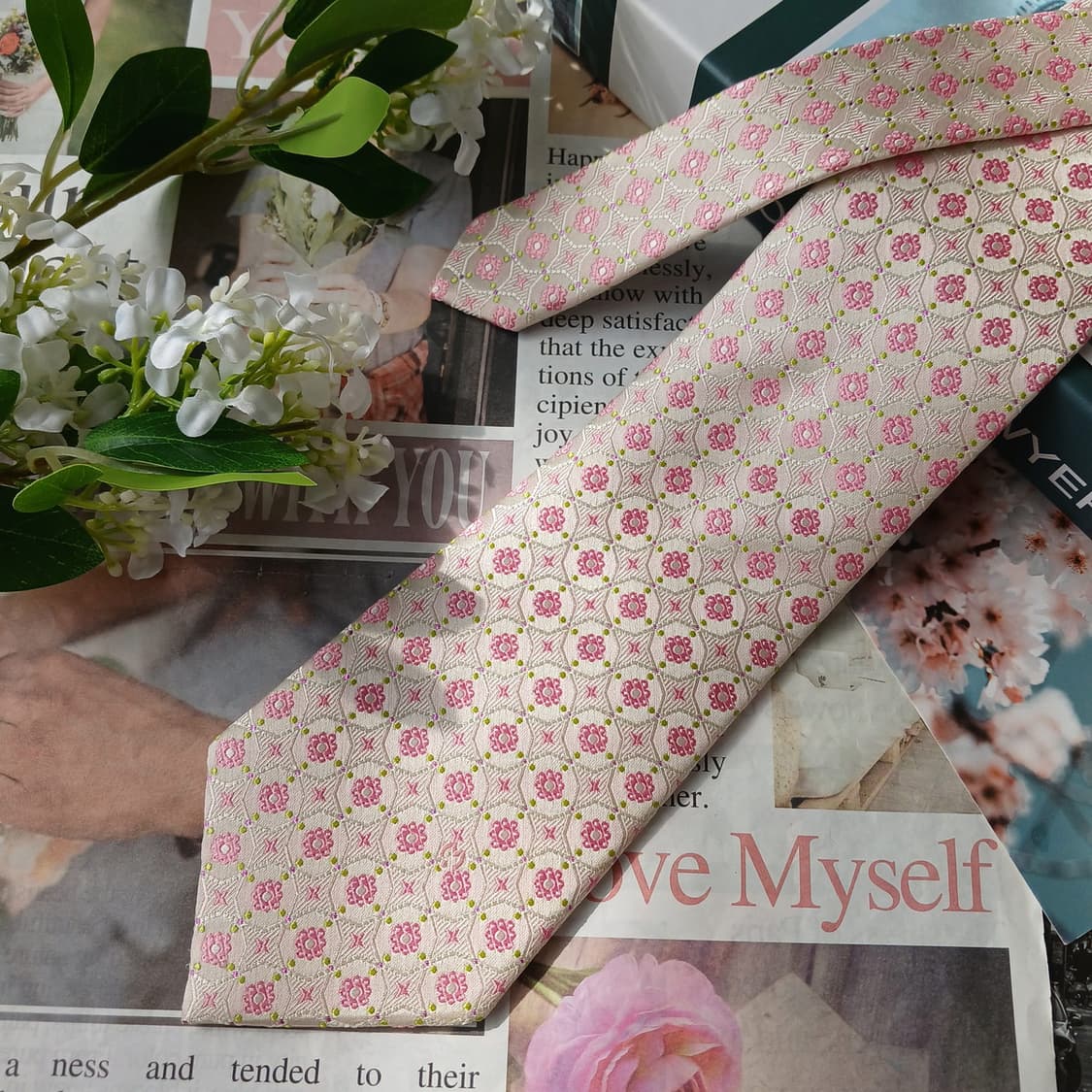 밀라숀 아이보리 & 핑크 플라워 자카드 넥타이 9cm A+등급 E887
 상품이미지5