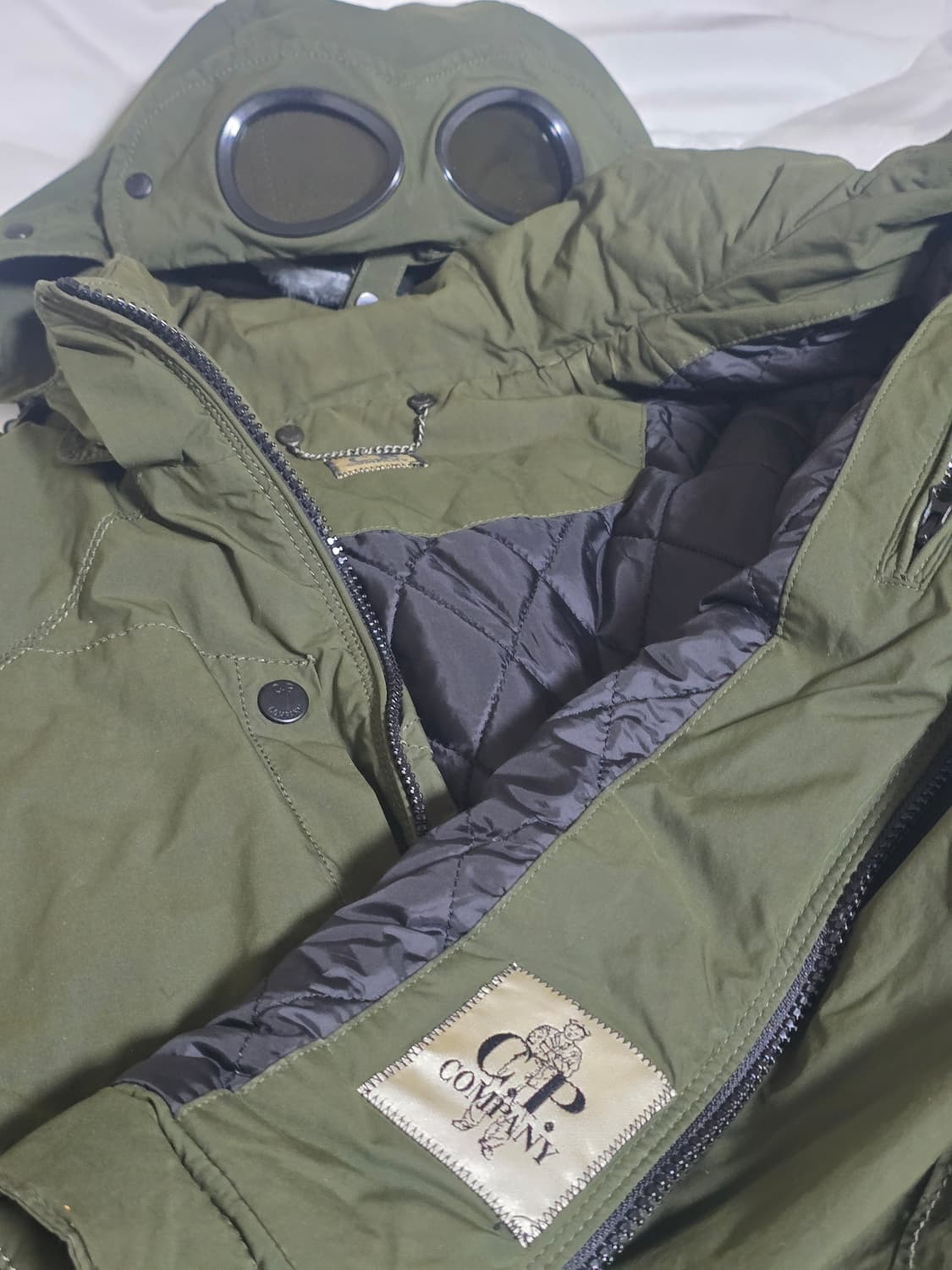 [국내정품] CP 컴퍼니 고글 후드 퀼팅 라이너 재킷 (카키/100) 상품이미지6