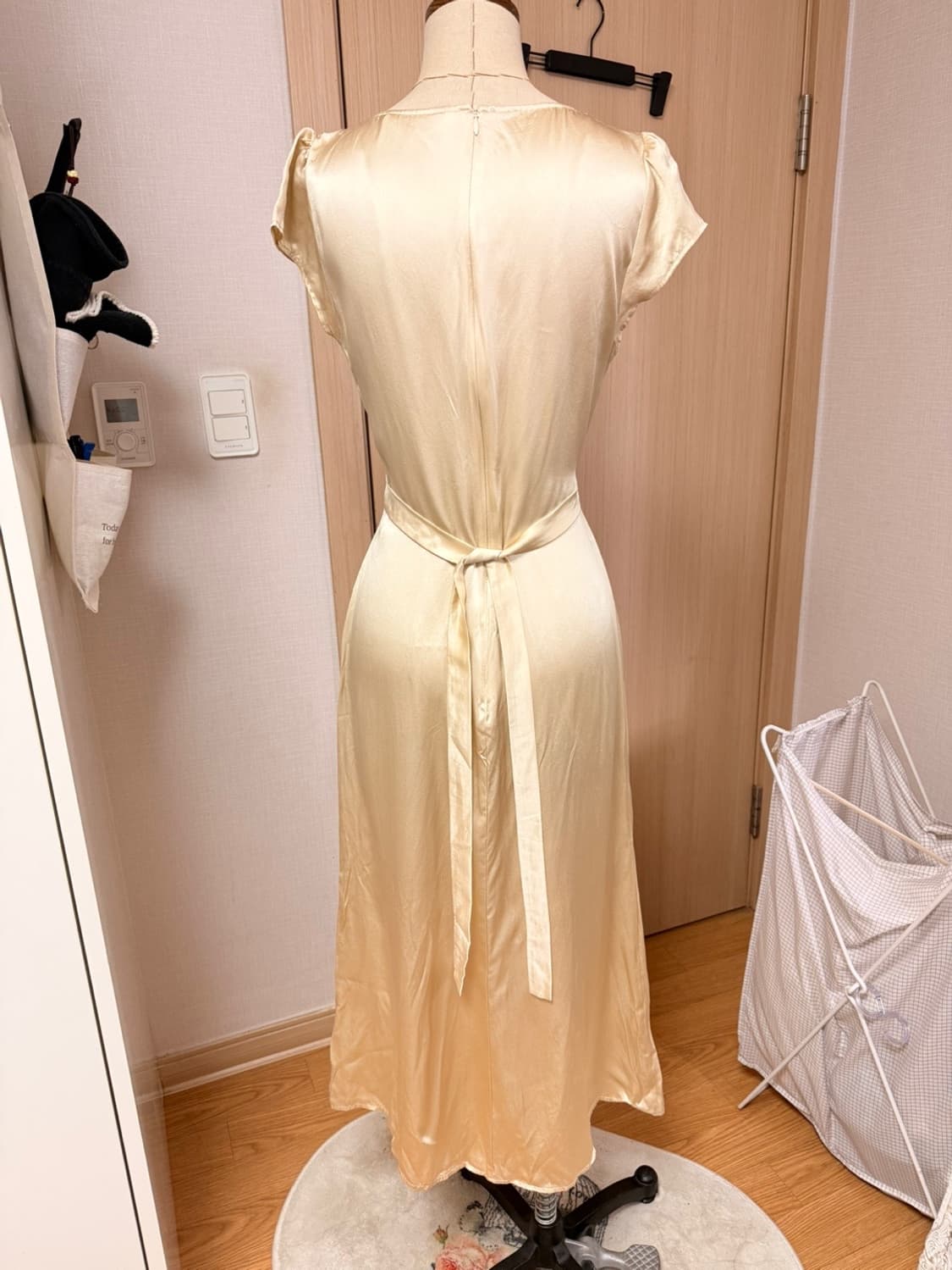 리포메이션 kaye 실크 미디 원피스 상품이미지7