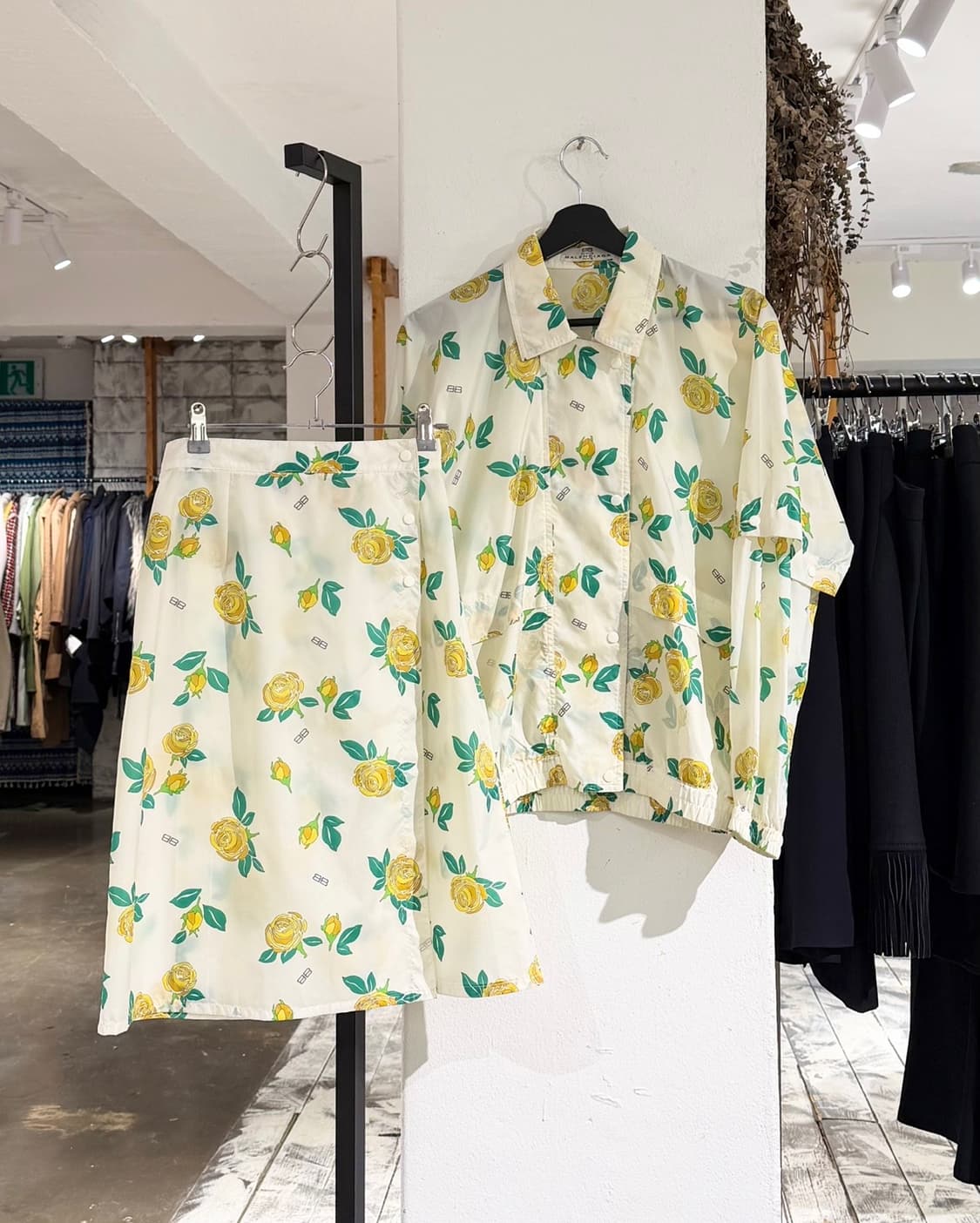 발렌시아가 스포츠 화이트 BB로고 옐로우 로즈 프린팅 셋업 상품이미지1