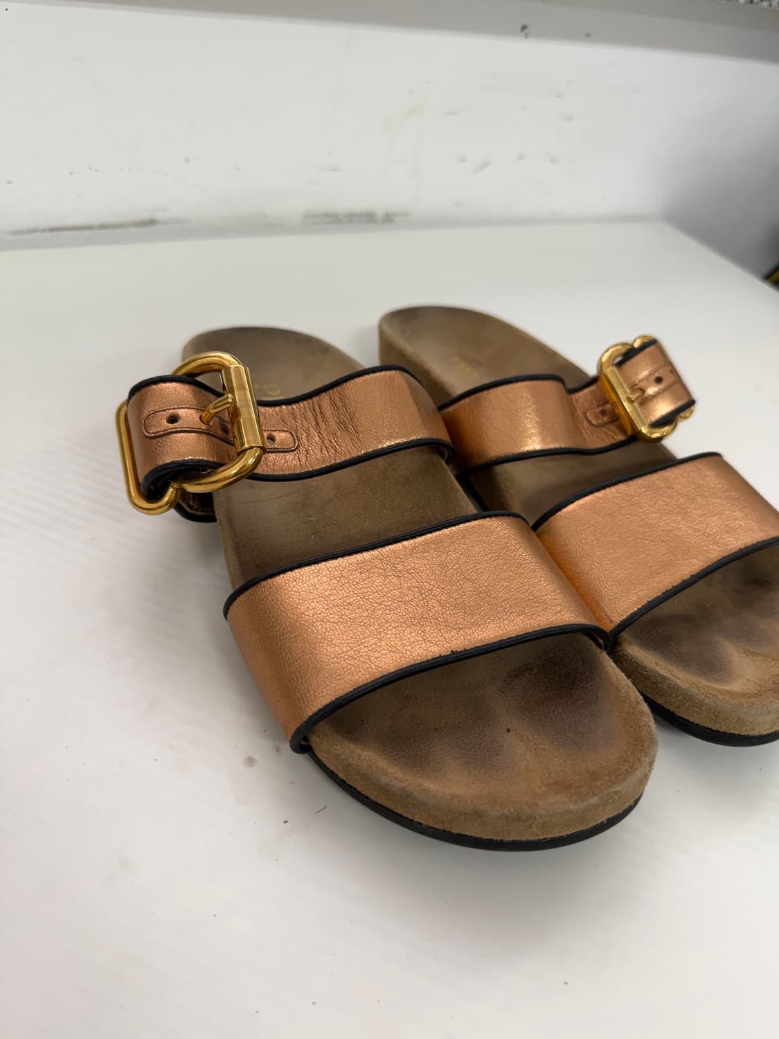 정품) 프라다 여성 브론즈 샌들 슬리퍼 38 상품이미지3