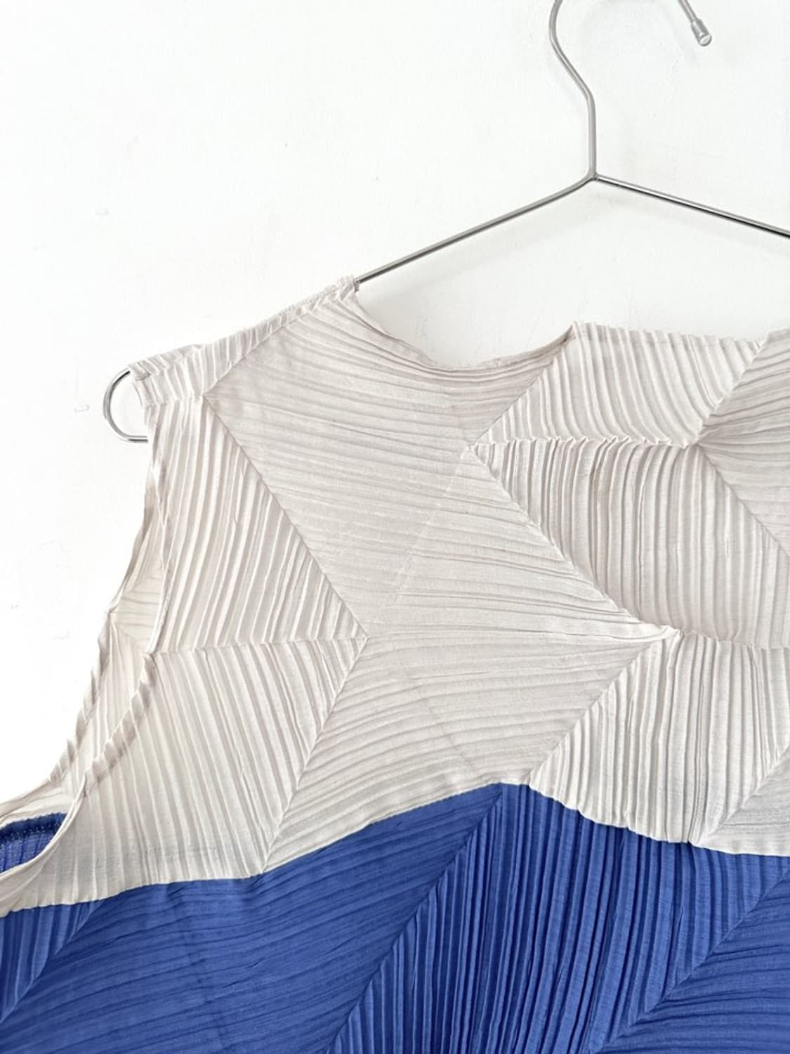 Sculptural color block pleats  상품이미지3