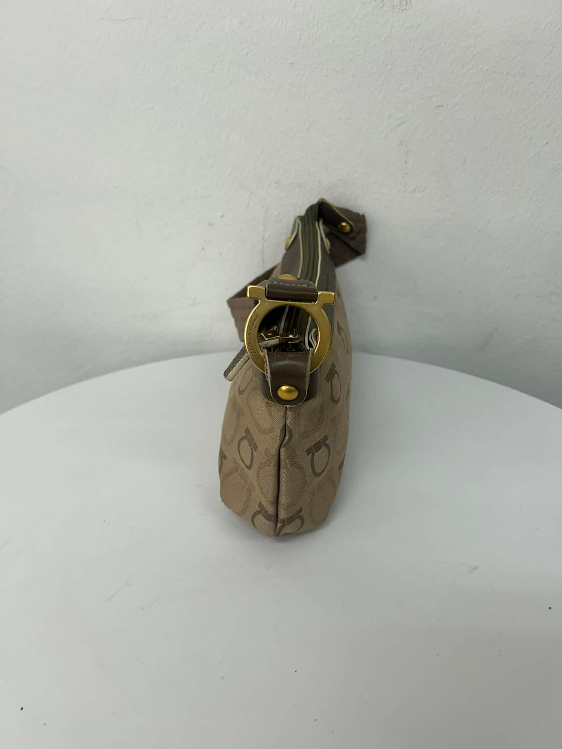 살바토레 페라가모 간치니 캔버스 숄더 토트백 상품이미지3