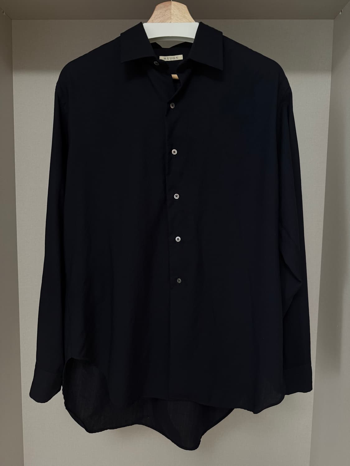 [2] heugn alan wool navy 유겐 알란 울 네이비 셔츠 상품이미지2