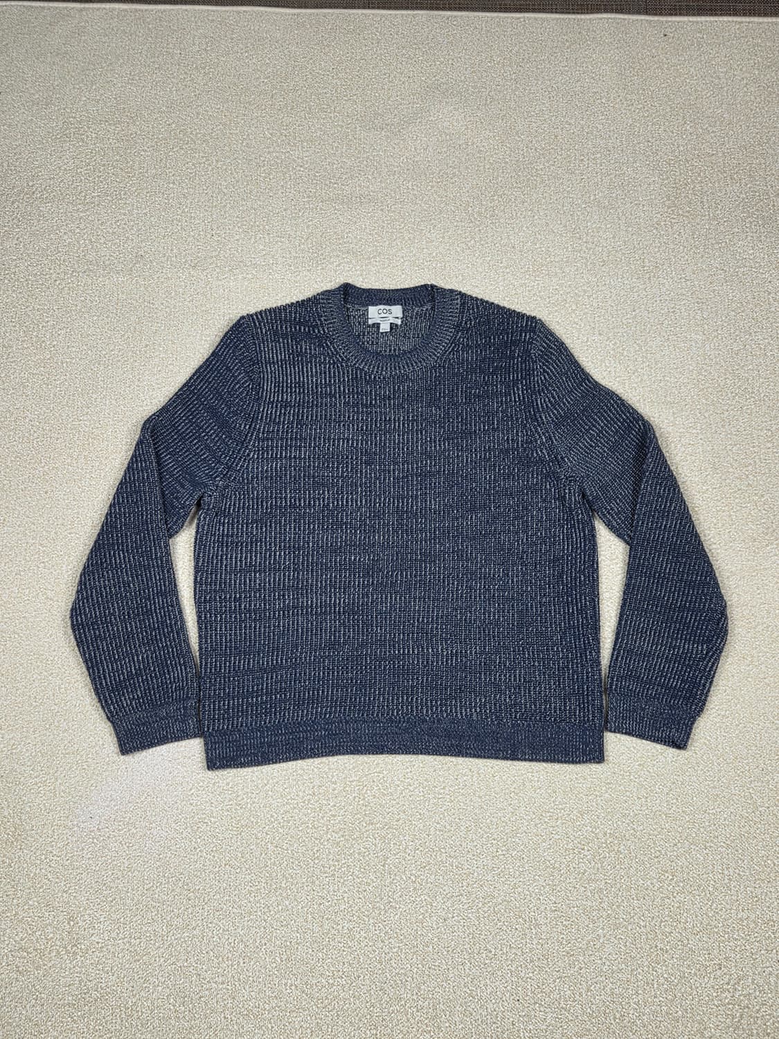 [코스] 텍스처드 믹스 레귤러핏 크루넥 니트 스웨터 | 00260 상품이미지1