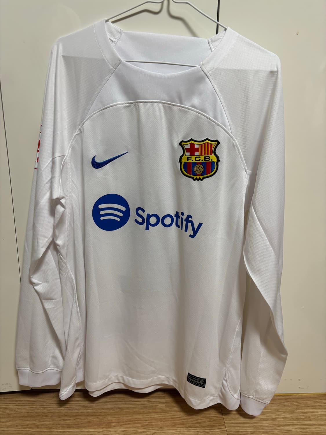 나이키 fc바르셀로나 23-24 어웨이 긴팔 유니폼 상품이미지1