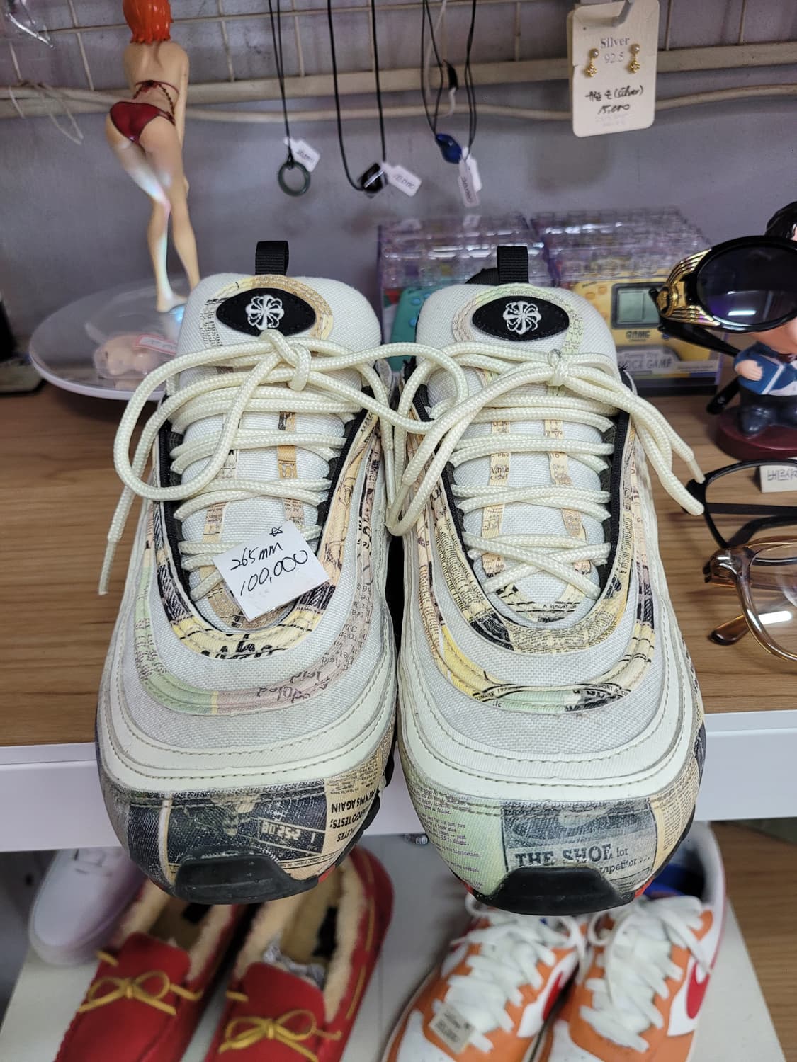 나이키 에어맥스 97 뉴스페이퍼 신문 패턴 운동화 상품이미지4