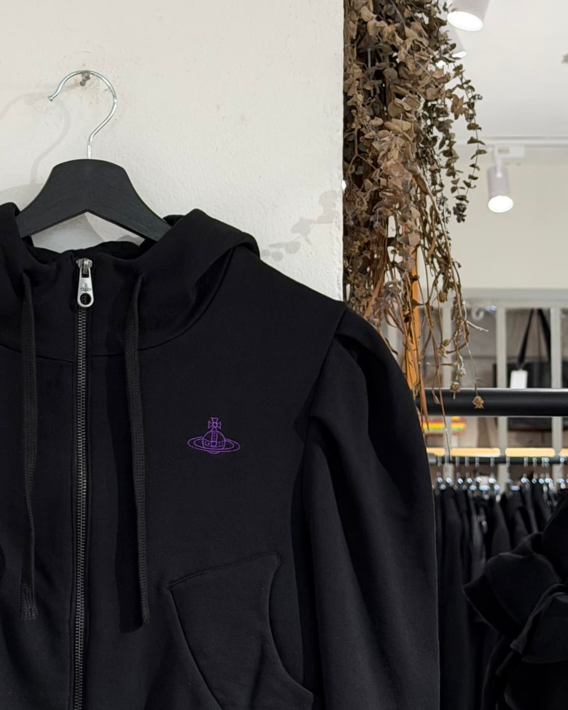 비비안웨스트우드 블랙 orb 크롭 래글런 퍼프슬리브 후디 집업 상품이미지3