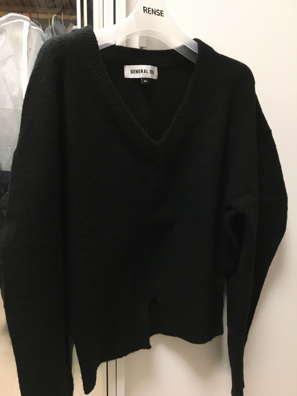 제너럴아이디어 브이넥 니트 풀오버 블랙 상품이미지2
