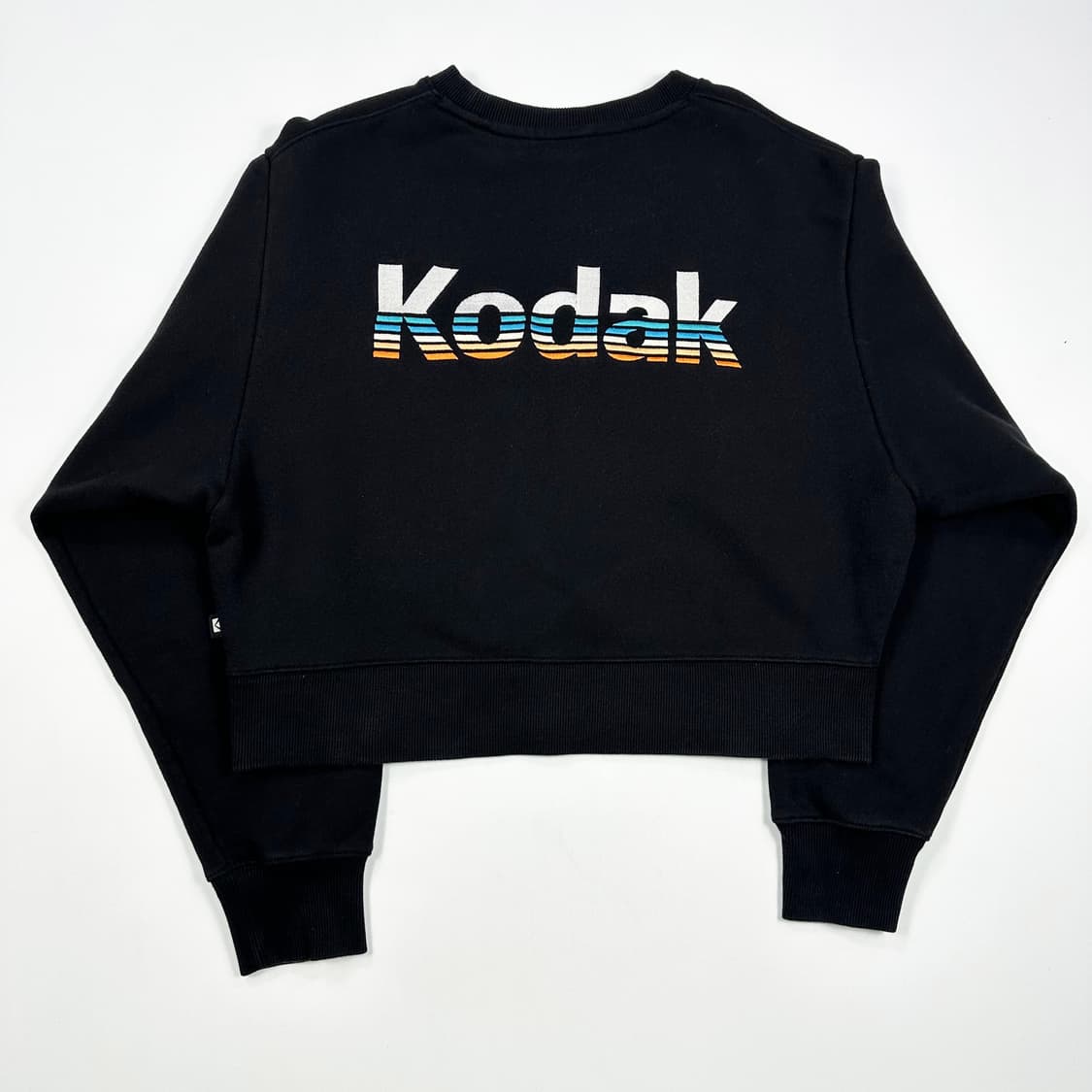 코닥 레터링 백로고 블랙 크롭 맨투맨 (S 여성추천) 상품이미지3