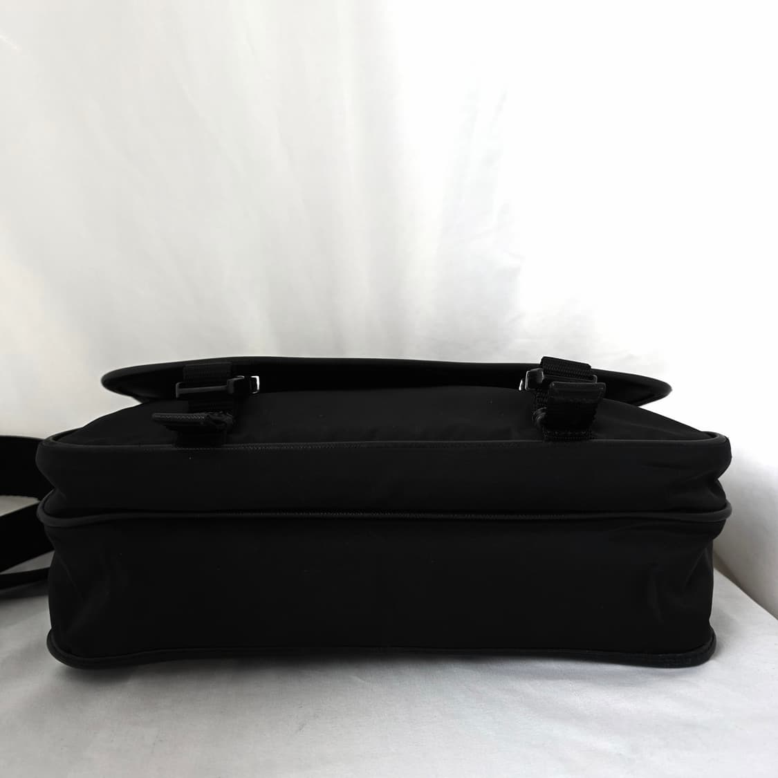 [정품 PRADA] 프라다 투버클 나일론 크로스백 메신저백 남녀공용 상품이미지5